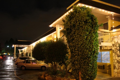 Caravelle Inn & Suites image 2