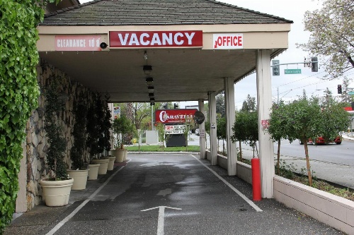 Caravelle Inn & Suites image 3