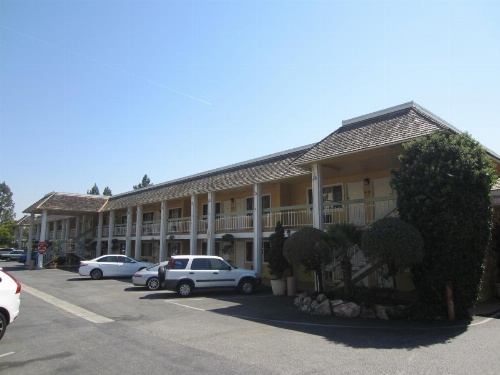 Caravelle Inn & Suites image 5