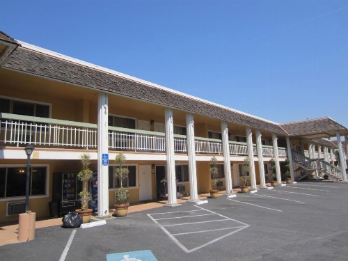 Caravelle Inn & Suites image 6
